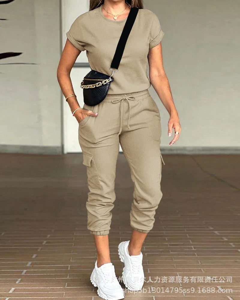 Ensemble de vêtements pour femmes assorti T-shirt à manches courtes col rond couleur unie Pantalon cargo multi-poches Ensemble de vêtements