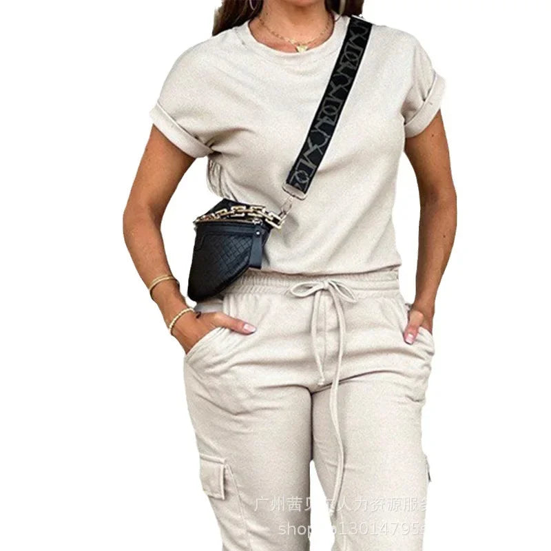 Ensemble de vêtements pour femmes assorti T-shirt à manches courtes col rond couleur unie Pantalon cargo multi-poches Ensemble de vêtements