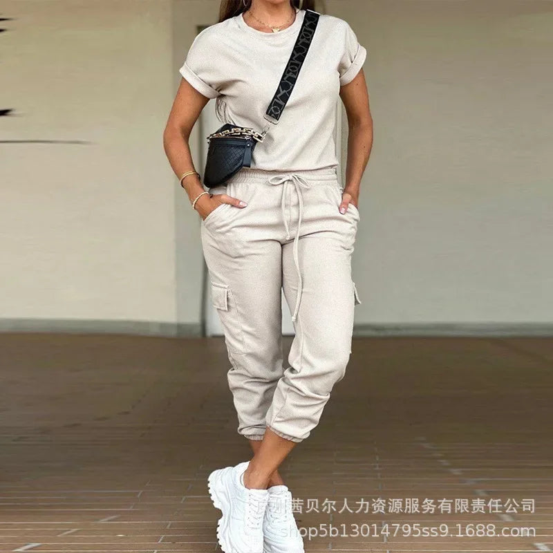 Ensemble de vêtements pour femmes assorti T-shirt à manches courtes col rond couleur unie Pantalon cargo multi-poches Ensemble de vêtements